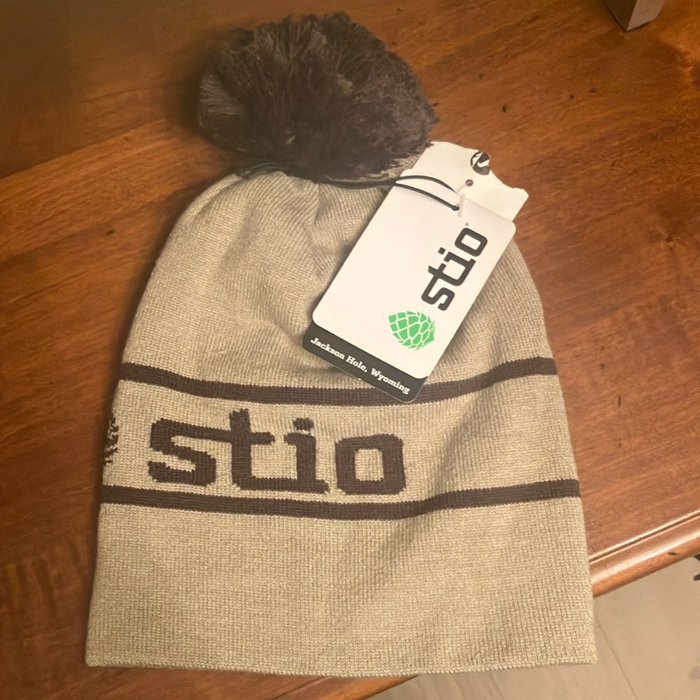 Stio Merino Wool 47.5% Jackson Hole, Wyoming brown Pom unisex hat made in Canada